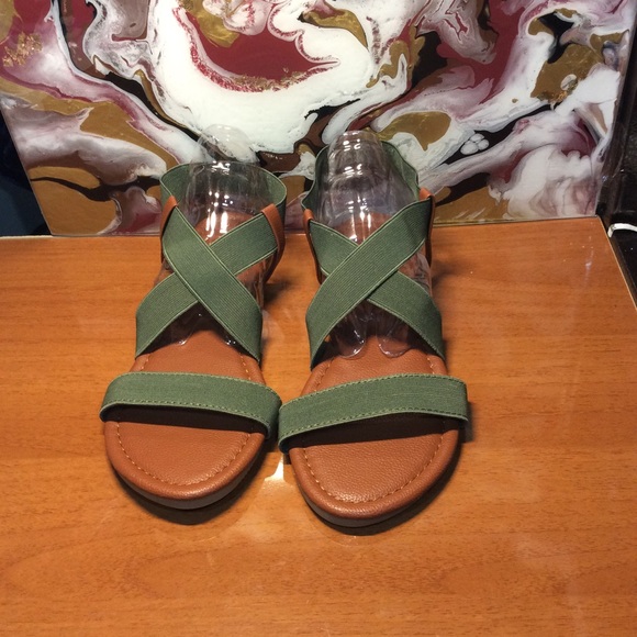 KingsTrend Shoes - 🆕Women's Flat Criss-Cross Sandals